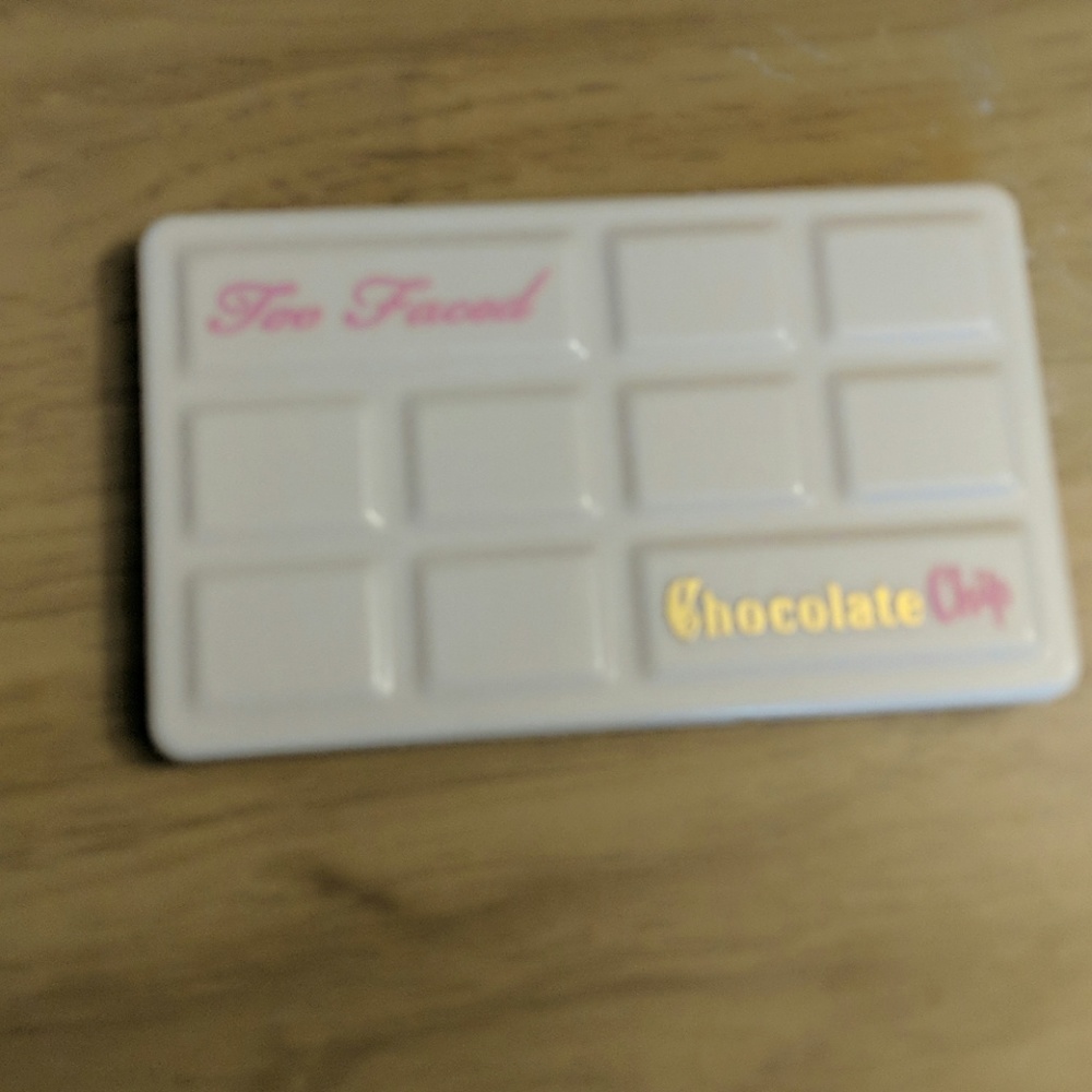 Too Faced White Chocolate Chip